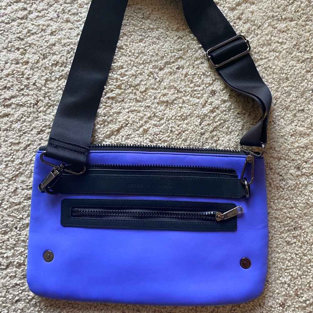 Caraa X Althleta convertible pouch